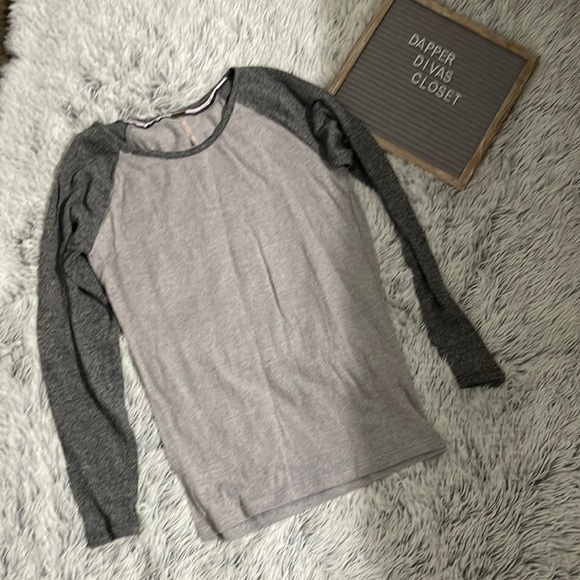 Long sleeve two tone grey top. - Picture 1 of 1